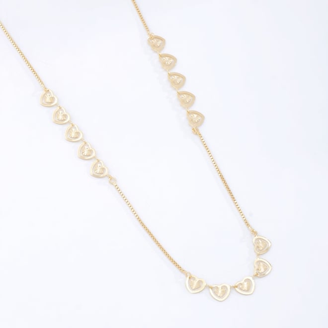 GR-00119 COLAR BANHADO A OURO 18K COM CORAÇÕES AO LONGO DA CORRENTE.