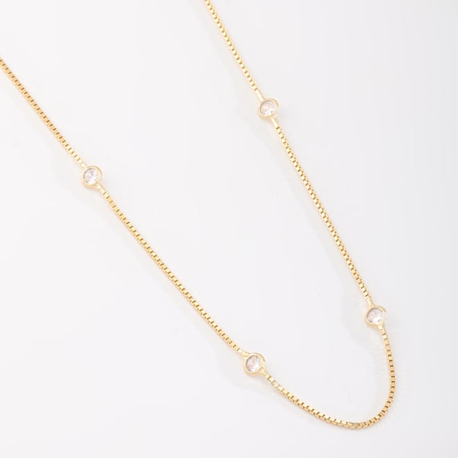 GR-00220 COLAR LONGO BANHADO A OURO 18K COM PONTOS DE LUZ EM ZIRCÔNIAS AO LONGO DA CORRENTE