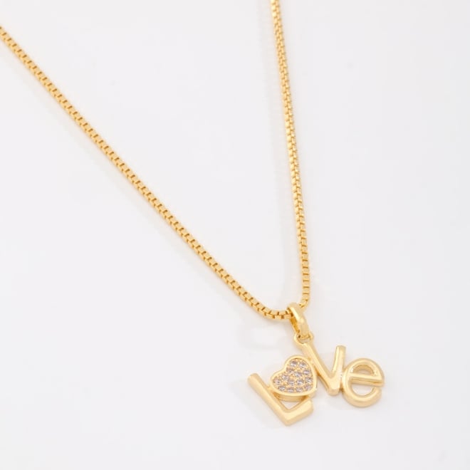 GR-00350 COLAR BANHADO A OURO 18K COM PINGENTE LOVE E DETALHE DE CORAÇÃO CRAVEJADO