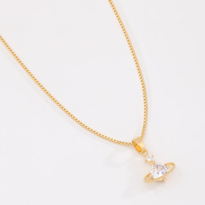 GR-00541 COLAR BANHADO A OURO 18K COM PINGENTE DE SATURNO CRAVEJADO EM ZIRCÔNIAS