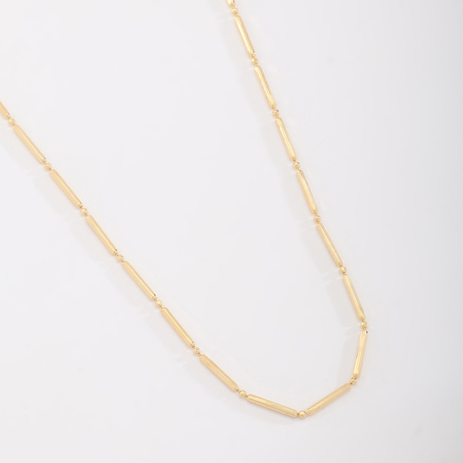 GR-00879 COLAR BANHADO A OURO 18K COM DETALHES EM CANUTILHOS ALONGADOS
