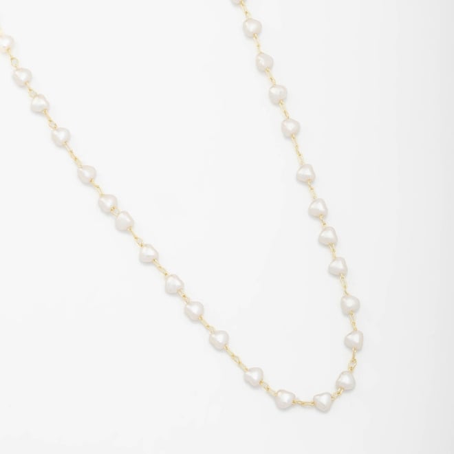 GR-00928 COLAR BANHADO A OURO 18K COM CORRENTE EM ELOS DELICADOS E MINI CORAÇÕES EM PÉROLA