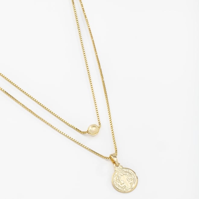 GR-00967 COLAR DUPLO BANHADO A OURO 18K COM MEDALHA DE SÃO BENTO E DETALHE EM ESFERA