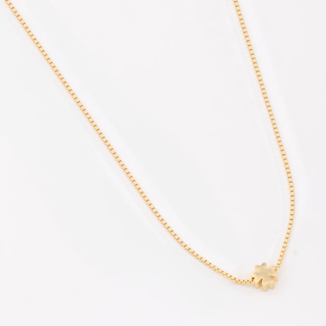 GR-01106 COLAR BANHADO A OURO 18K COM PINGENTE EM FORMATO DE TREVO DELICADA