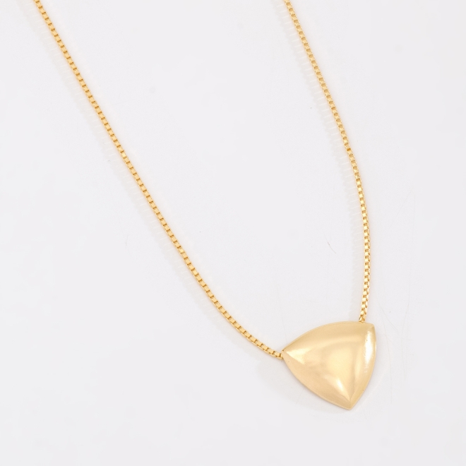 GR-01206 COLAR BANHADO A OURO 18K COM PINGENTE EM FORMATO TRIANGULAR LISO