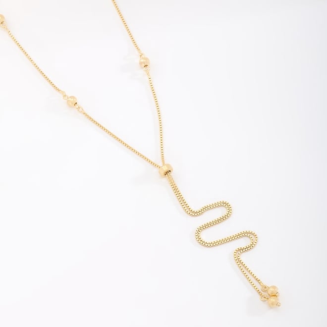 GR-01319 COLAR BANHADO A OURO 18K COM DESIGN AJUSTÁVEL E DETALHES EM ESFERAS, IDEAL PARA QUEM BUSCA UM VISUAL MODERNO,