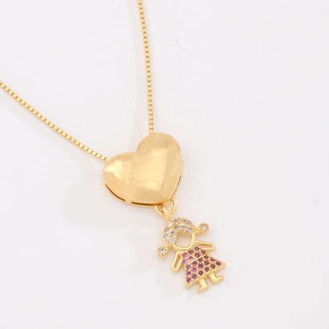 GR-01361 COLAR BANHADO A OURO 18K COM PINGENTE DE CORAÇÃO LISO E MENINA CRAVEJADA