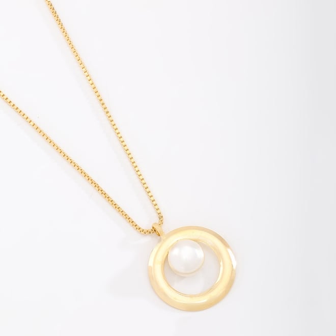GR-01463 COLAR BANHADO A OURO 18K COM PINGENTE CÍRCULO LISO E PÉROLA CENTRAL