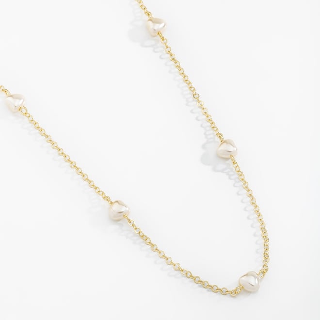 GR-01569 COLAR BANHADO A OURO 18K COM CORRENTE DELICADA E PÉROLAS EM FORMATO DE CORAÇÃO