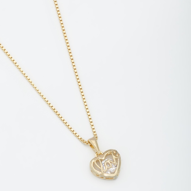 GR-01768 COLAR COM PINGENTE DE CORAÇÃO VAZADO E DETALHE LOVE EM ZIRCÔNIAS
