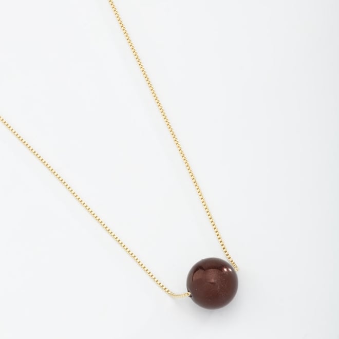 GR-01825 COLAR COM PINGENTE DE ESFERA MARROM