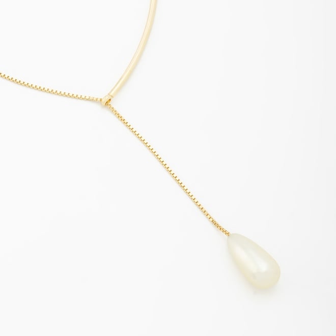GR-01857 COLAR COM DESIGN MODERNO E PINGENTE EM PÉROLA FORMATO DE GOTA 
