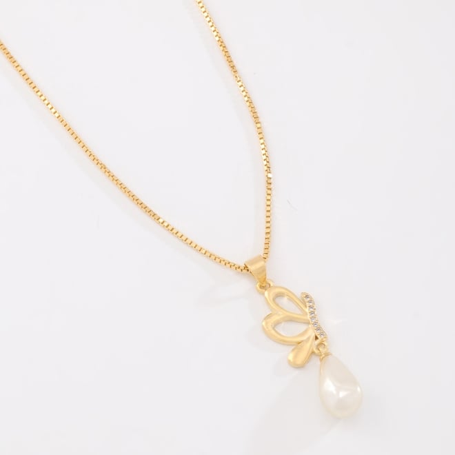GR-02181 COLAR BANHADO A OURO 18K COM PINGENTE DE BORBOLETA E PÉROLA EM GOTA