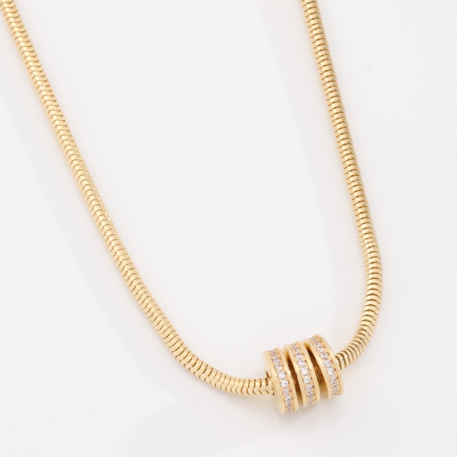 GR-02237 ARGOLA BANHADO A OURO 18K COM DETALHES EM ZIRCÔNIAS