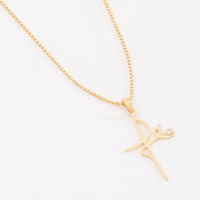 GR-02268 COLAR BANHADO A OURO 18K COM PINGENTE DE FÉ ESTILIZADA E DETALHE EM ZIRCÔNIA