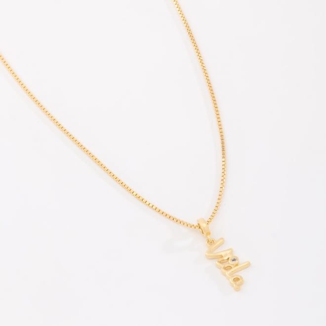 GR-02270 COLAR BANHADO A OURO 18K COM PINGENTE ESCRITA VIDA E DETALHE EM ZIRCÔNIA