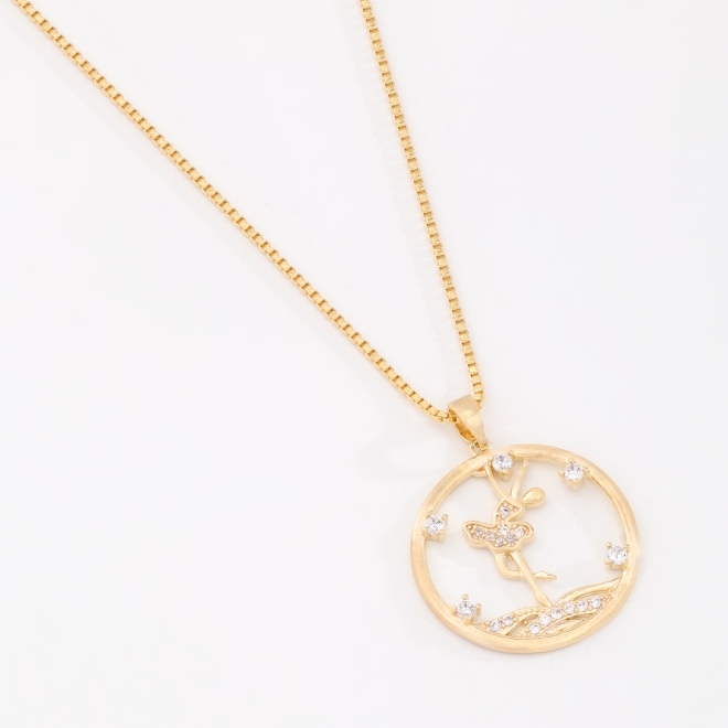 GR-002295 COLAR BANHADO A OURO 18K COM PINGENTE REDONDO COM FADA E DETALHES EM ZIRCÔNIAS