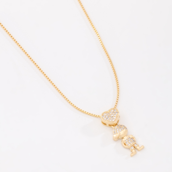 GR-02296 COLAR BANHADO A OURO 18K COM PINGENTE MENINO E CORAÇÃO EM ZIRCÔNIAS