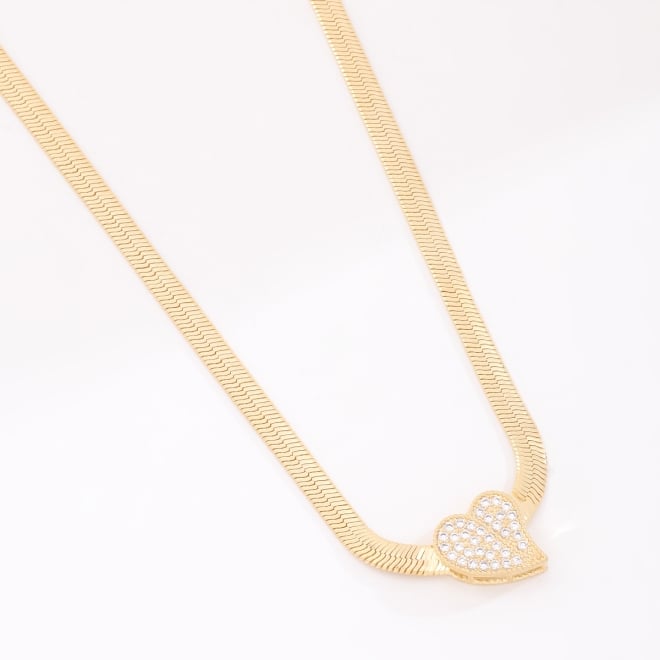 GR-02302 COLAR BANHADO A OURO 18K COM CORRENTE LAMINADA E PINGENTE DE CORAÇÃO CRAVEJADO.