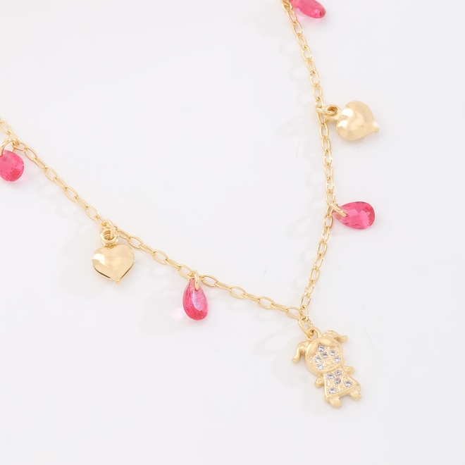 GR-02379 GARGANTILHA BANHADA A OURO 18K COM PINGENTES DE MENINA E CORAÇÃO