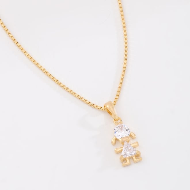 GR-02380 GARGANTILHA BANHADA A OURO 18K COM PINGENTE  DE MENINA E DETALHES EM ZIRCÔNIAS