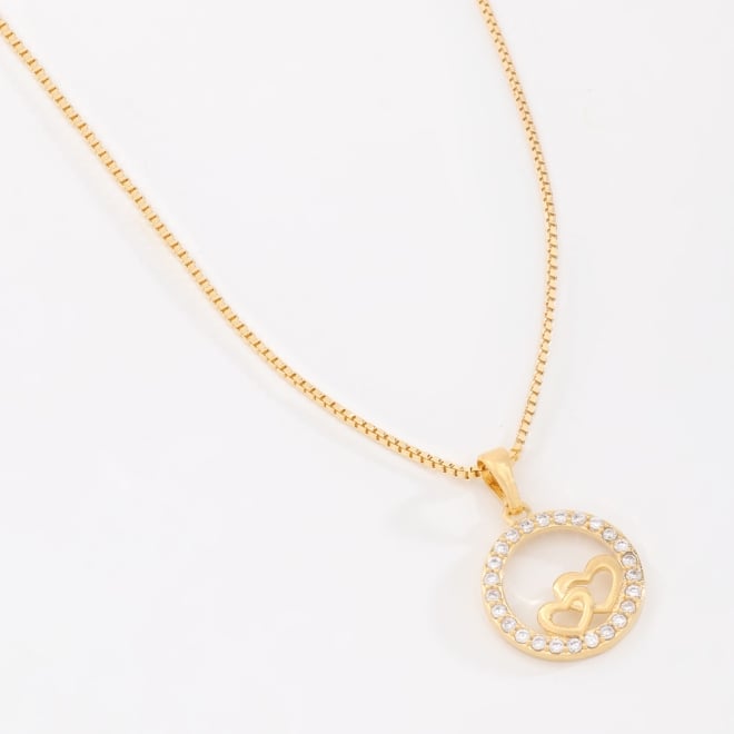 GR-03004 COLAR BANHADO A OURO 18K COM PINGENTE REDONDO EM ZIRCÔNIAS E DETALHE DE CORAÇÕES ENTRELAÇADOS