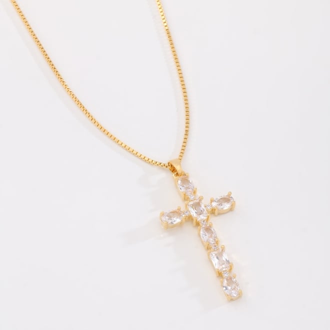 GX-0167 COLAR BANHADO A OURO 18K COM PINGENTE DE CRUZ CRAVEJADO EM ZIRCÔNIAS COM PEDRAS LAPIDADAS