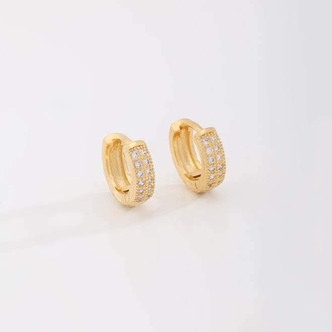 OUTAC-0026 BRINCO BANHADO A OURO 18K EM FORMATO DE ARGOLA EM ZIRCÔNIAS