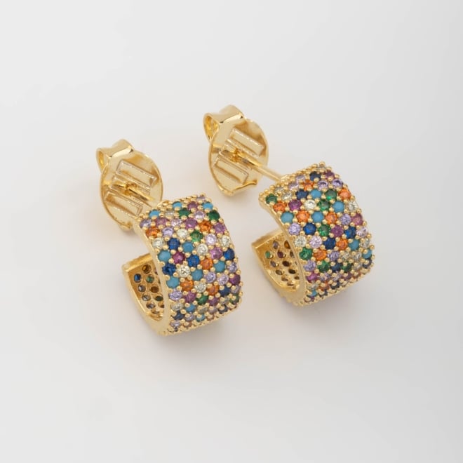 OUTAGL-00029 BRINCO BANHADO A OURO 18K EM FORMATO DE ARGOLA LARGA CRAVEJADO EM ZIRCÔNIAS