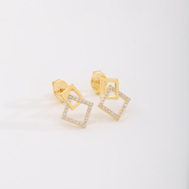 OUTB-01028 BRINCO BANHADO A OURO 18K COM DESIGN GEOMÉTRICO DUPLO