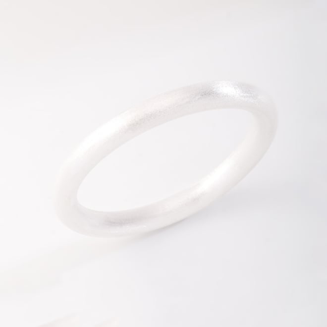 OUTBL-00103 ANEL RÓDIO BRANCO COM ACABAMENTO FOSCO E DESIGN LISO