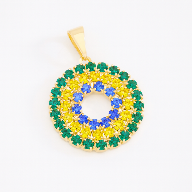 OUTPB-00006 PINGENTE BANHADO A OURO 18K EM FORMATO DE ARO CRAVEJADO COM ZIRCÔNIAS NAS CORES VERDE