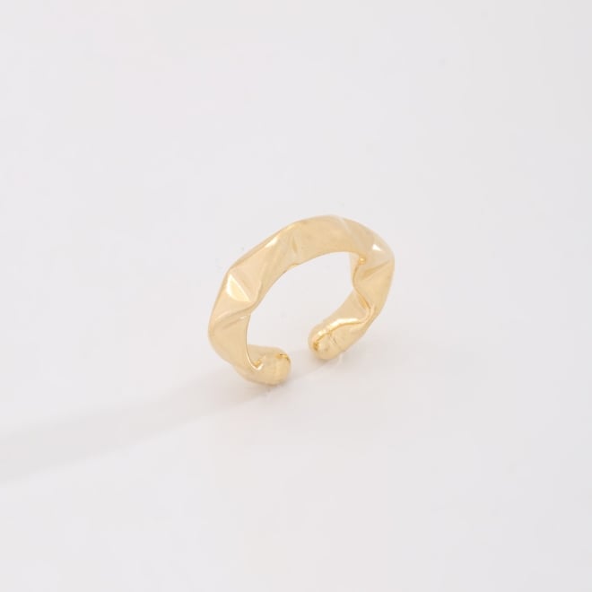 OUTPC-0293 PIERCING FAKE BANHADO A OURO 18K COM DESIGN TORCIDO E ACABAMENTO POLIDO