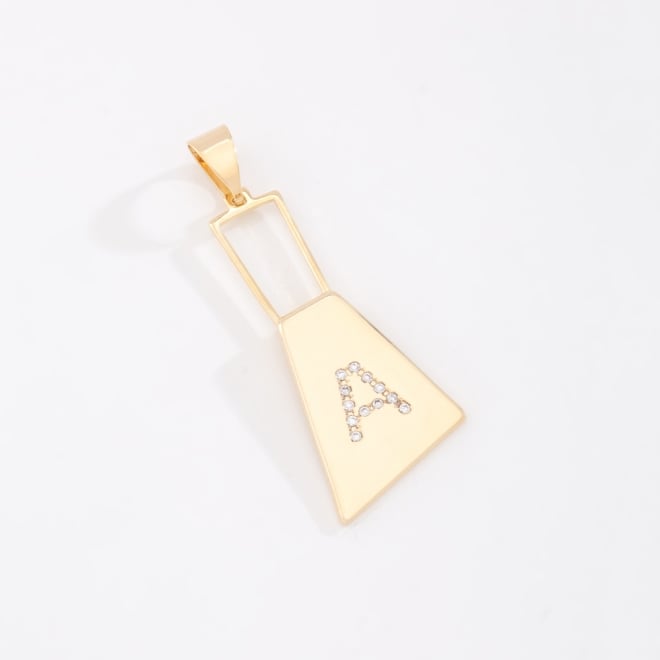 OUTPG-00042 PINGENTE BANHADO A OURO 18K COM LETRA EM ZIRCÔNIAS