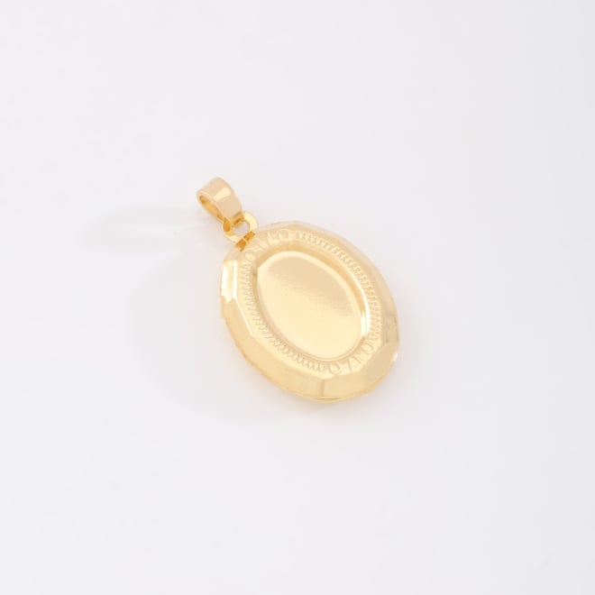 OUTPG-0658 PINGENTE EM FORMATO OVAL COM ACABAMENTO DETALHADO 