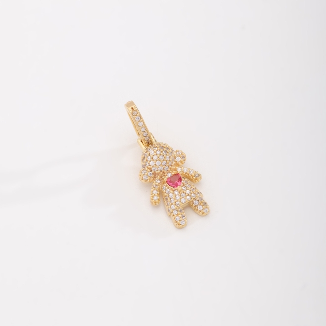 PG-00159 PINGENTE DE MENINA EM ZIRCÔNIAS COM DETALHE DE CORAÇÃO