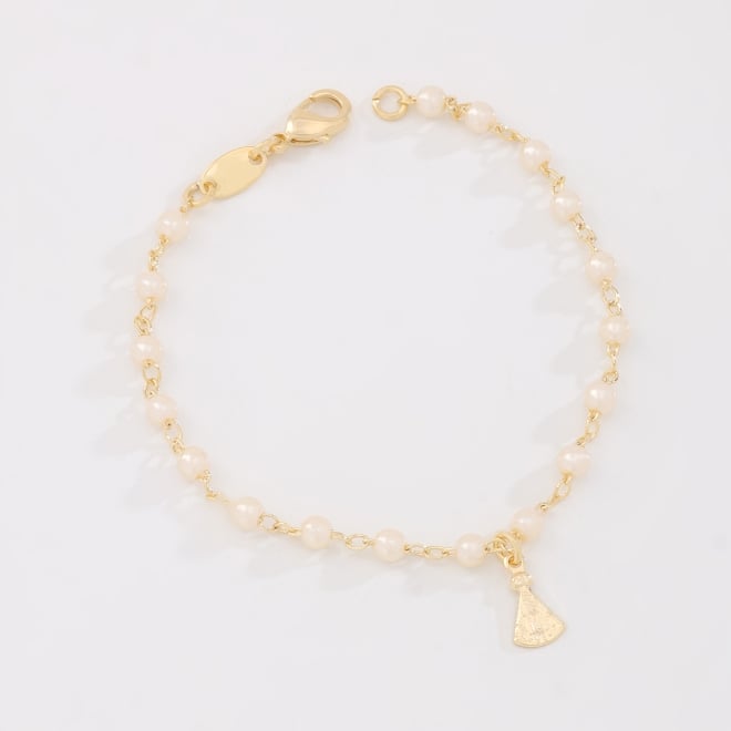 PI-00121-PULSEIRA INFANTIL COM DETALHES EM PÉROLAS E PINGENTE DE NOSSA SENHORA APARECIDA
