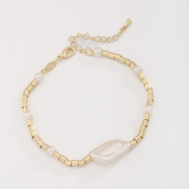 PU-00788 PULSEIRA COM PÉROLAS IRREGULARES E DETALHES EM CILINDROS
