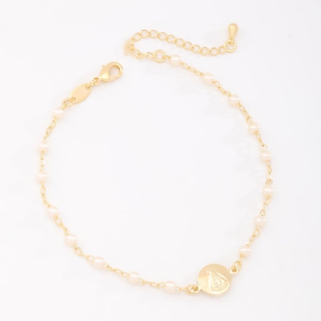 PU-00890 PULSEIRA COM DETALHES EM PÉROLAS E MEDALHA DE NOSSA SENHORA APARECIDA