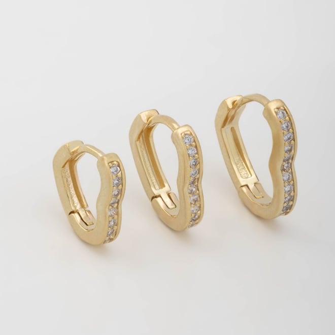 TAC-0018 TRIO COM 3 PARES DE ARGOLAS BANHADOS A OURO 18K EM FORMATO DE CORAÇÃO.