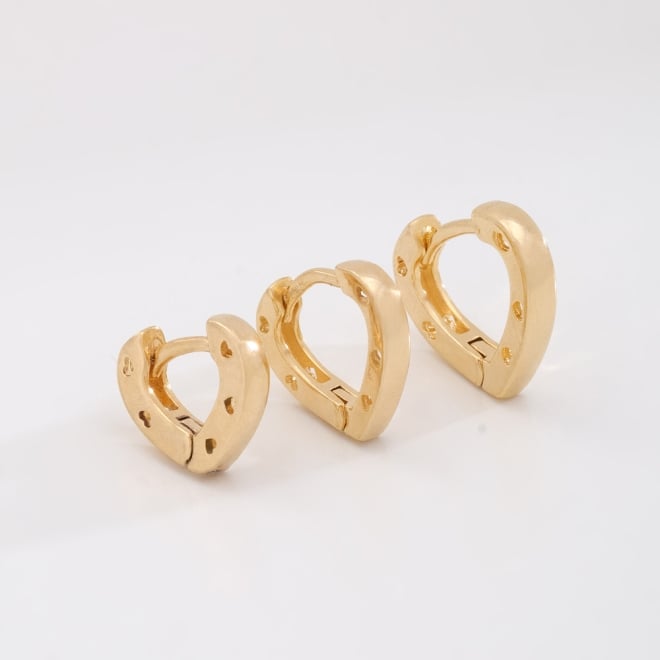 TAC-0021 TRIO DE ARGOLAS BANHADAS A OURO 18K EM FORMATO DE CORAÇÃO COM DESIGN LISO