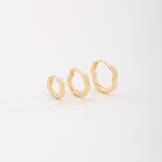 TAC-0177 TRIO DE ARGOLA BANHADOS A OURO 18K COM DESIGN ONDULADO
