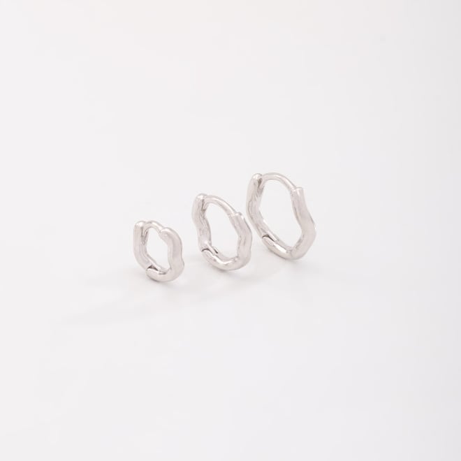 TACB-0177 TRIO DE ARGOLAS BANHADAS A RÓDIO COM DESIGN ORGÂNICO