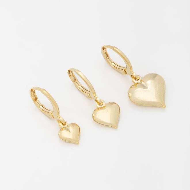 TAQ-00001 TRIO DE BRINCOS ARGOLINHAS BANHADOS A OURO 18K COM PINGENTES DE CORAÇÃO