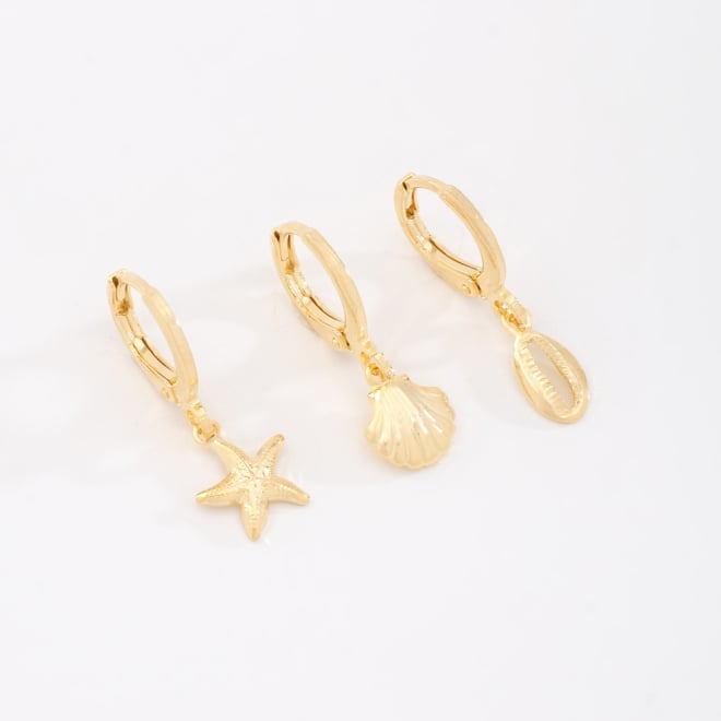 TAQ-00026 TRIO DE ARGOLA COM PINGENTES DE ESTRELA-DO-MAR, CONCHA E BÚZIO