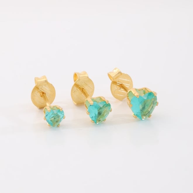 TBF-00008 TRIO DE BRINCOS BANHADOS A OURO 18K COM PEDRAS EM FORMATO DE CORAÇÃO