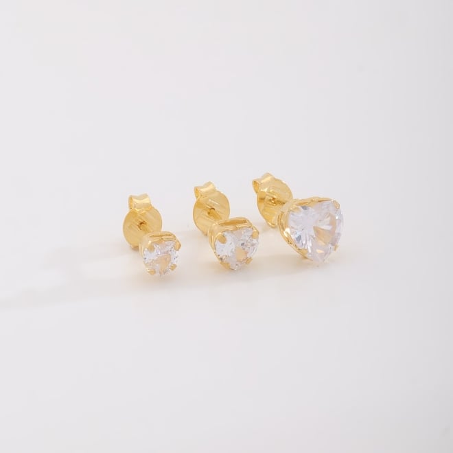 TBF-00015 TRIO DE BRINCOS BANHADOS A OURO 18K COM PEDRAS EM FORMATO DE CORAÇÃO