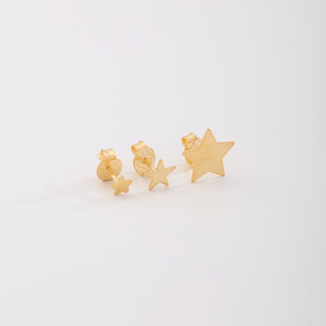 TBF-00018 TRIO DE BRINCOS BANHADOS A OURO 18K EM FORMATO DE ESTRELA