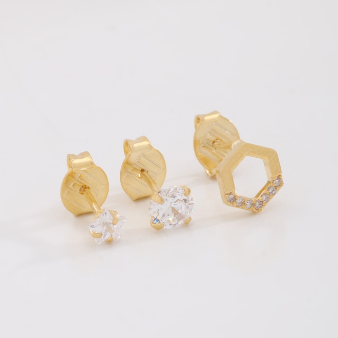 TBR-00037 TRIO DE  BRINCOS BANHADOS A OURO 18K COM DESIGN DELICADO
