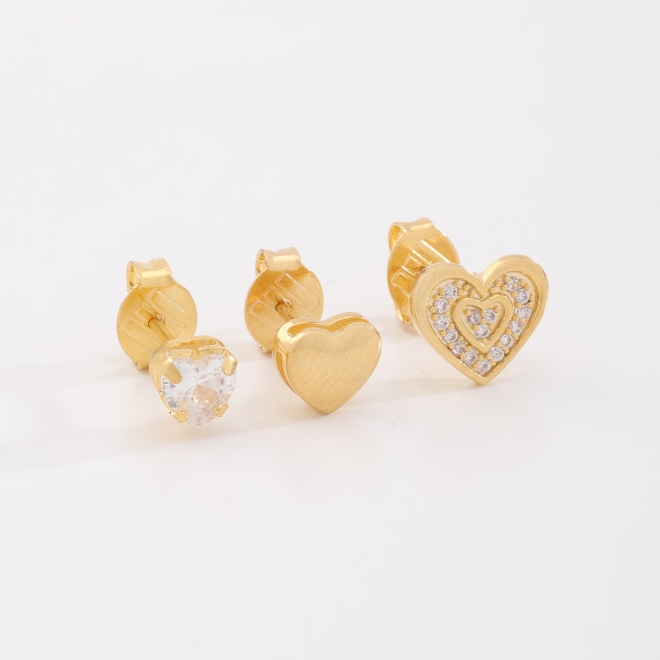 TBR-00043 KIT COM 3 PARES DE BRINCOS BANHADOS A OURO 18K COM DESIGN DE CORAÇÃO